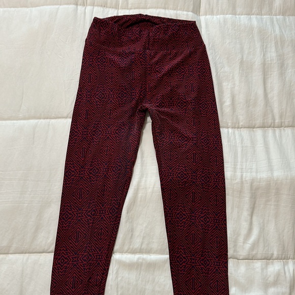 LulaRoe buttery soft leggings. - Picture 2 of 5